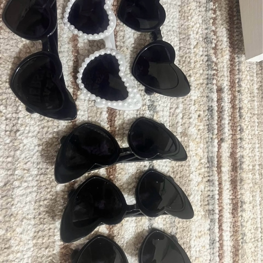 Stylish Heart-Shaped Sunglasses Set